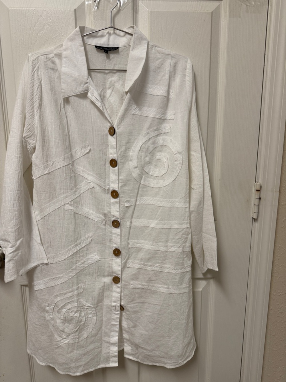 Lightweight White Button-Front Long Sleeve Tunic